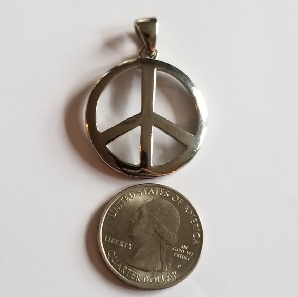 Relisted - Peace sign pendant silver tone metal hippie style - Picture 11 of 12